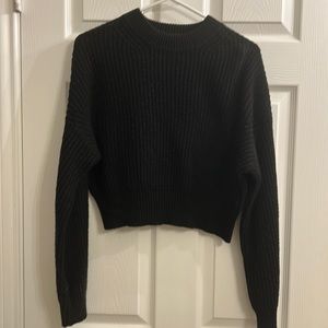 Black crop sweater- long sleeve